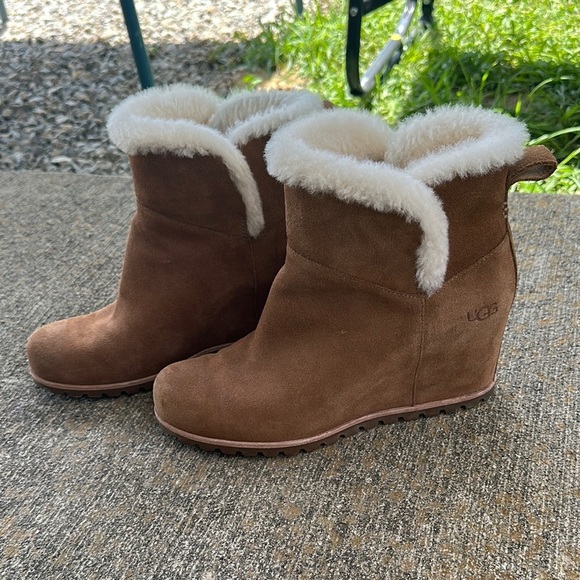 Ugg Seyline Wedge Booties Women’s size 11 - Picture 1 of 7